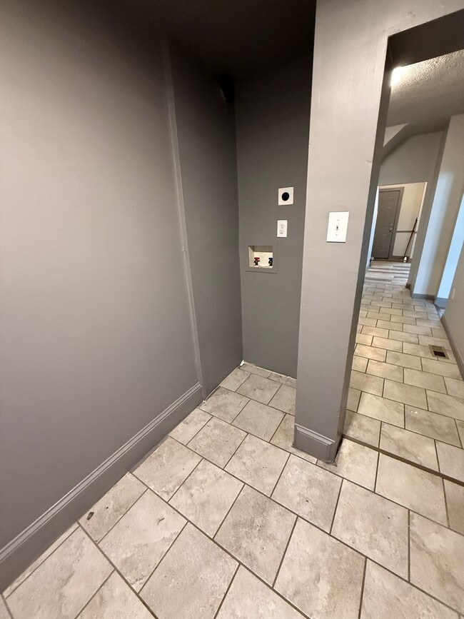 Building Photo - Charming 3-Bedroom Home for Rent with a Ya...