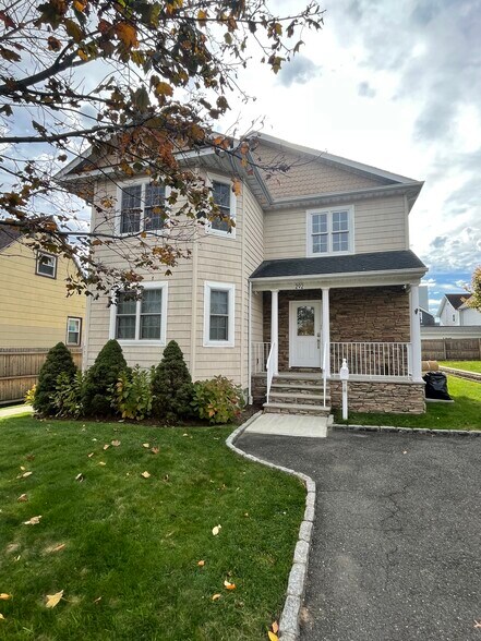 Building Photo - 292 Hemlock Ter
