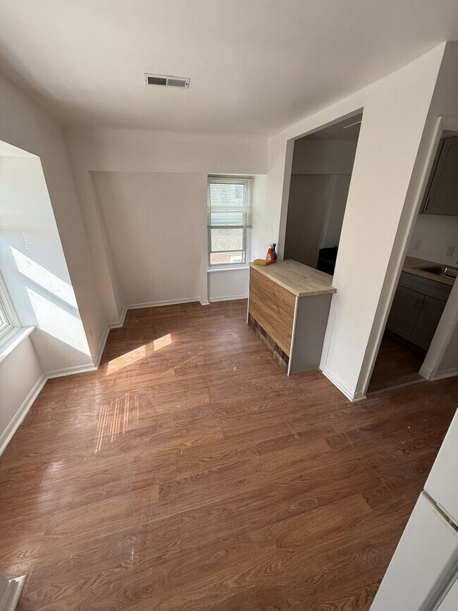 Building Photo - 513 Brinton St