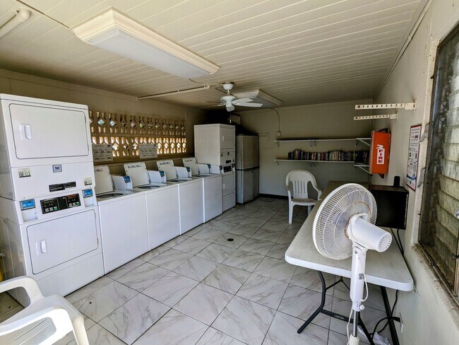 Building Photo - Maili Cove - One Bedroom