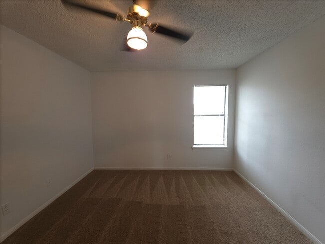 Building Photo - 7126 Deer Creek Ct