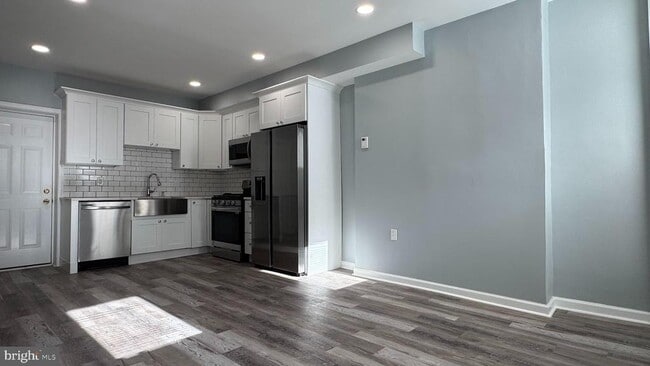 Building Photo - 163 W Palmer St