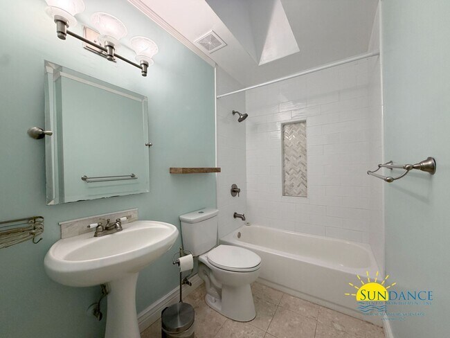 Building Photo - Renovated 3 Bedroom Home in Fort Walton Beach near Bases!