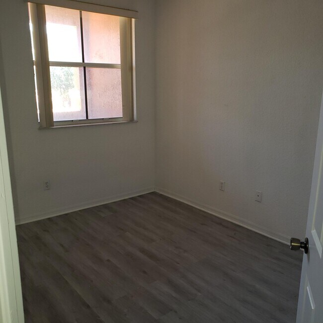 Building Photo - 4948 Leeward Ln