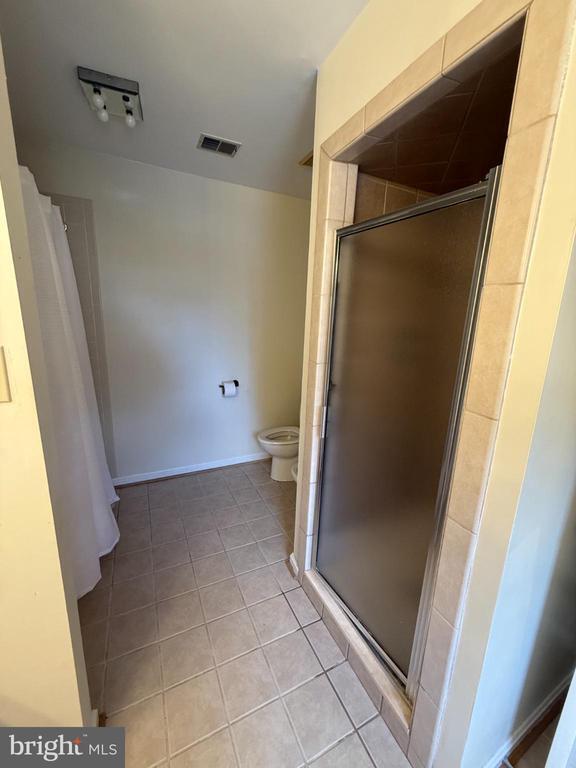 Building Photo - 10 Candlelight Ct