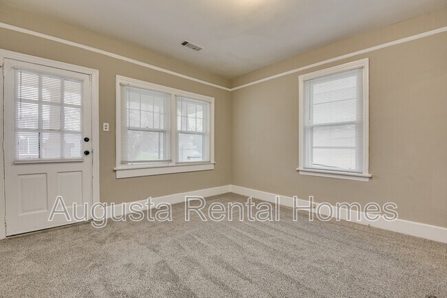 Building Photo - 104 Ellis St