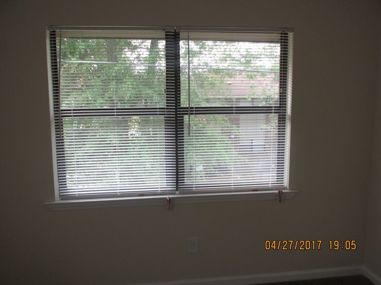 Building Photo - 1 Green Gate Ct