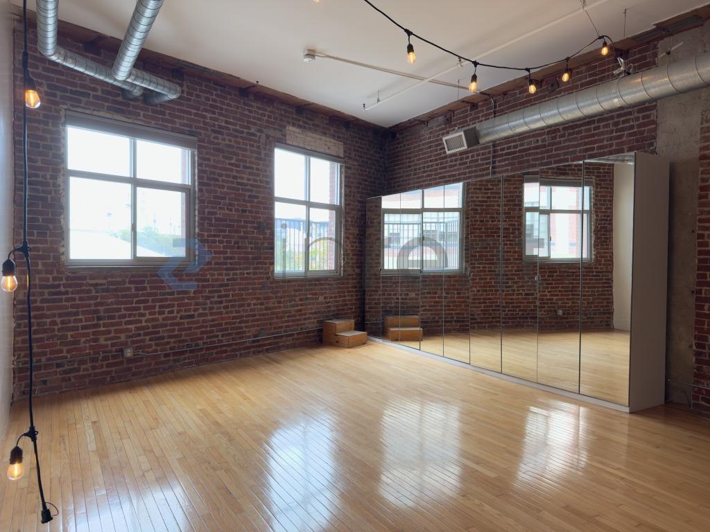Building Photo - Unit 208