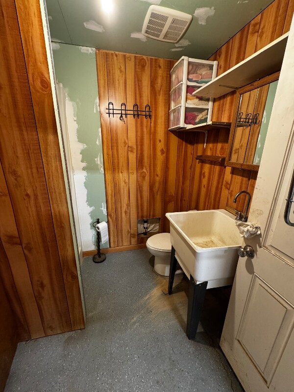 Building Photo - 791 Canterbury St