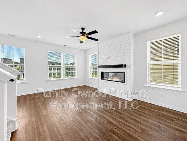 Building Photo - 162 Yorkshire Dr