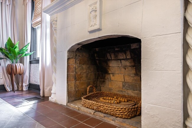 Building Photo - 717 Forest Hill Blvd