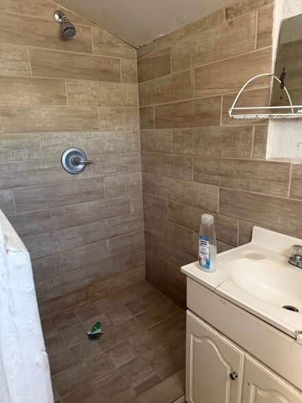 Building Photo - 982 S Myrtle Ave