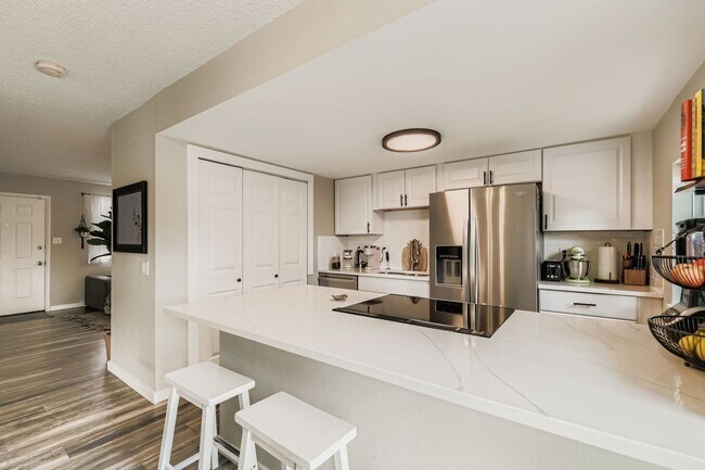 Building Photo - 12960 Hazel Dr