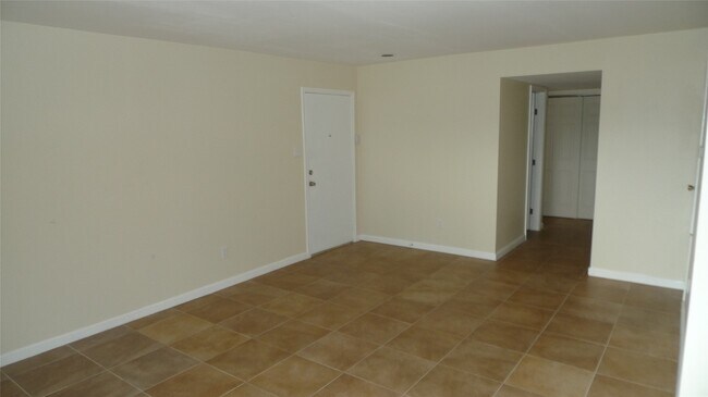 Building Photo - 16111 Aspenglen Dr