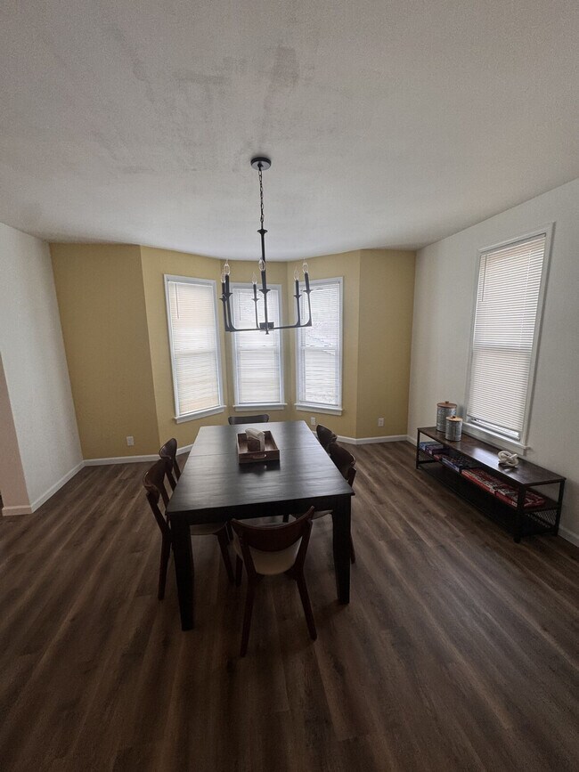 Building Photo - 6559 Hoffman Ave