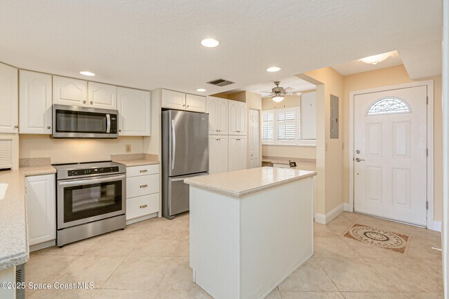 Building Photo - 1101 S Miramar Ave
