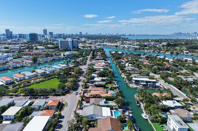 Building Photo - 7910 Hawthorne Ave