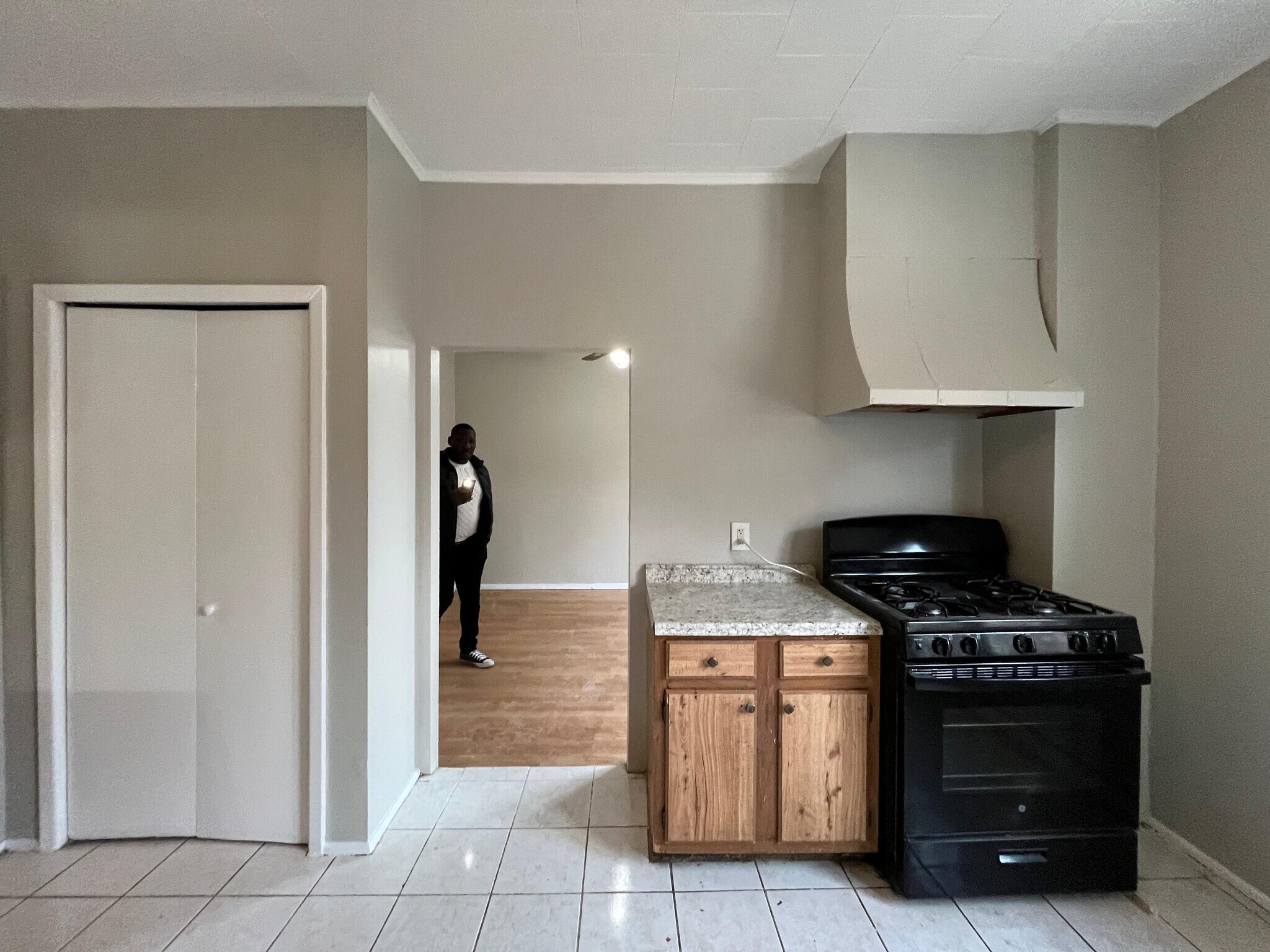 Building Photo - 326 Avenue E