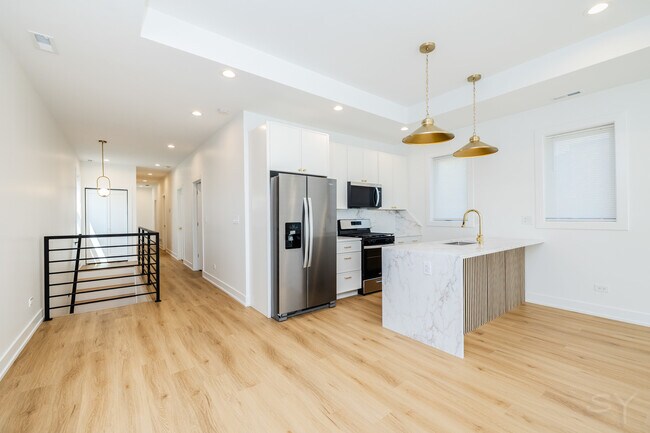Building Photo - 6048 S Eberhart Ave