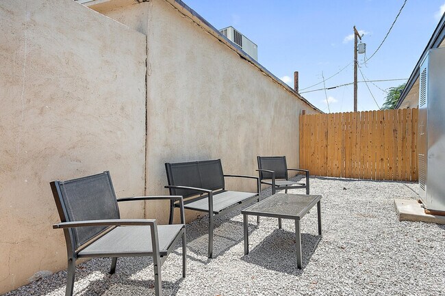 Building Photo - 1732 E Elwood St