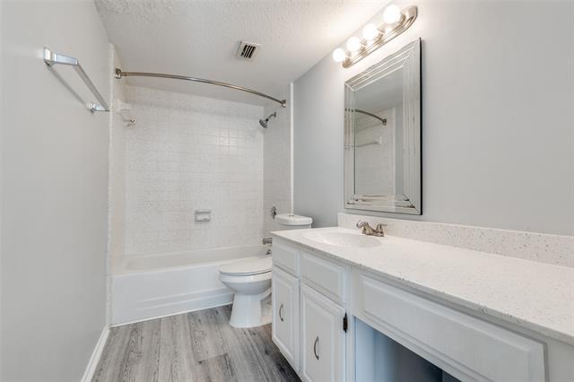 Building Photo - 8560 Park Ln