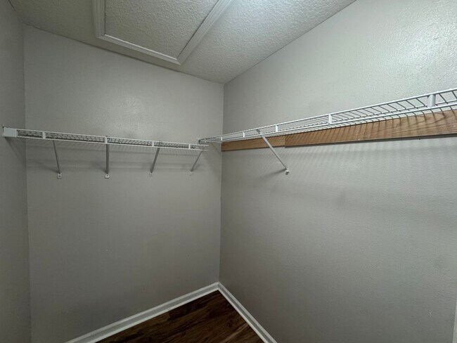 Building Photo - 6099 Maggies Cir