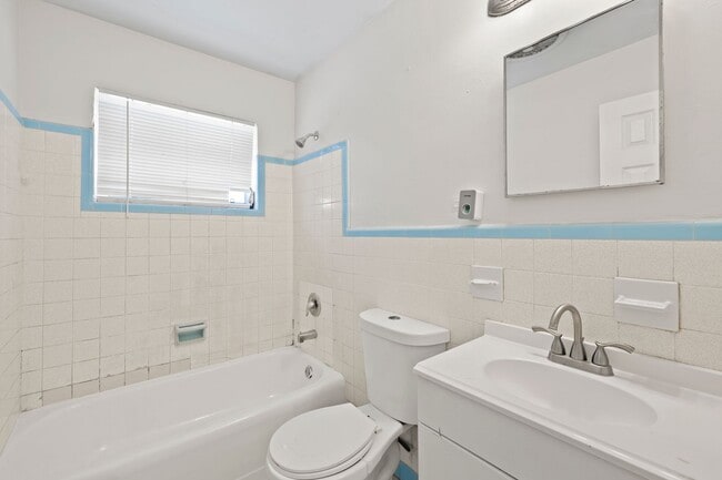 Building Photo - 143 W 28th St