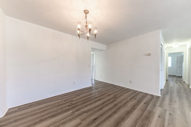 Building Photo - DRASTIC PRICE DROP!!  PRIME LOCATION