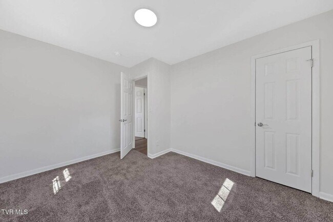 Building Photo - Newly renovated 3 Bedroom 2 Bathroom Home located in Jefferson City, TN