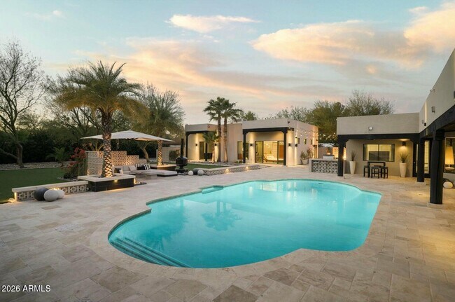 Building Photo - 8011 E Larkspur Dr