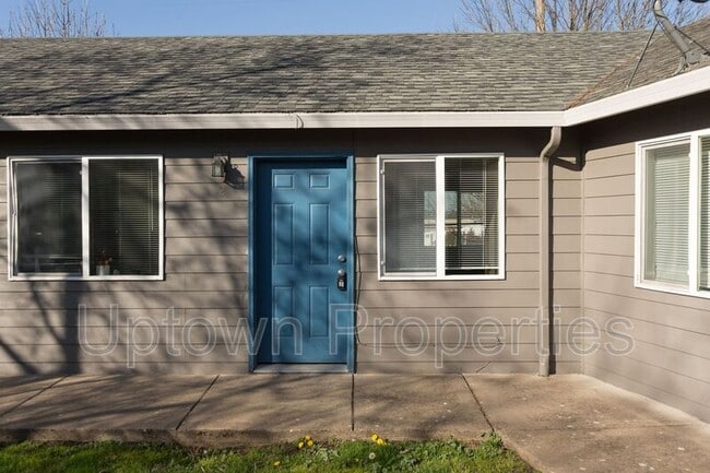 Building Photo - 7230 NE 18th Ave