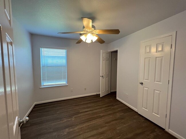 Building Photo - 2219 Bristol Bend Ln