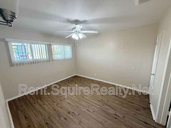 Building Photo - 902 N Angeleno Ave