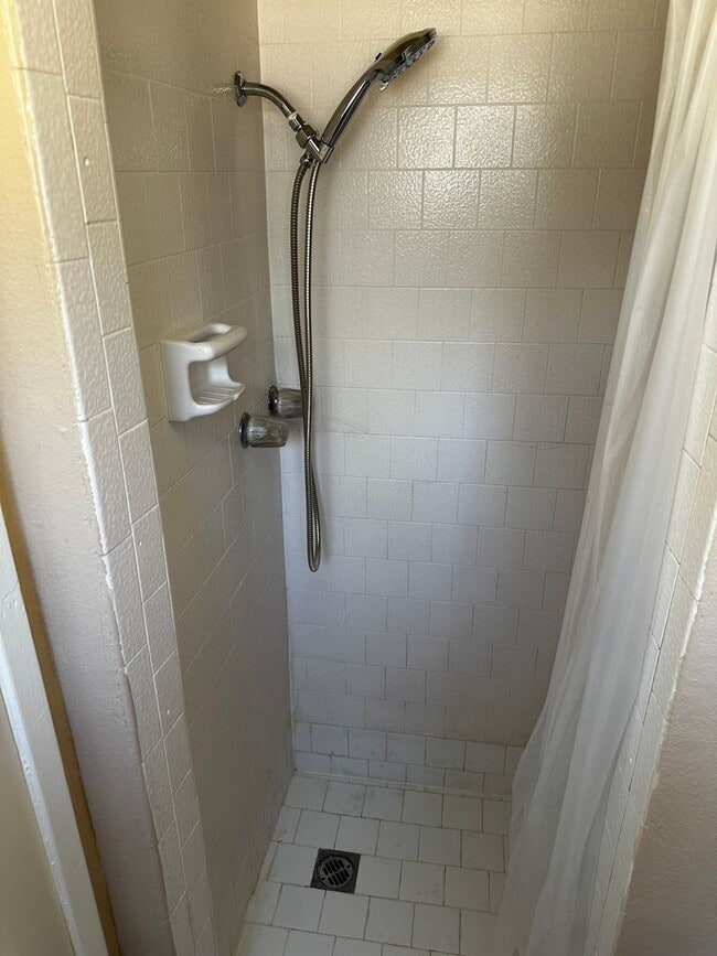 Building Photo - Riverside Home For Rent- 3 bedrooms!