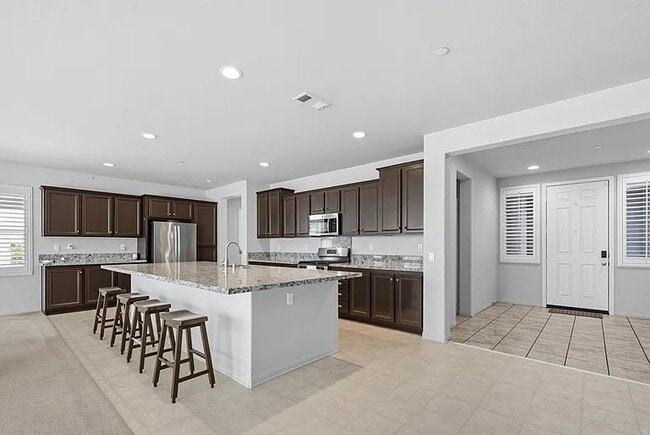 Building Photo - 40580 Sunflower Rd