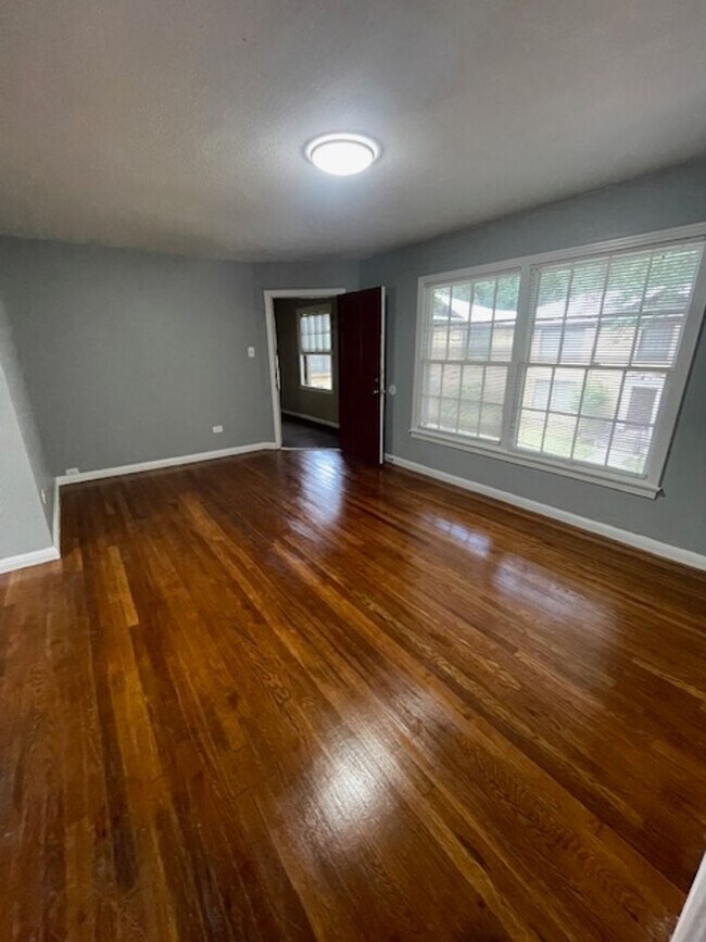 Building Photo - 3406 W Brookview Dr