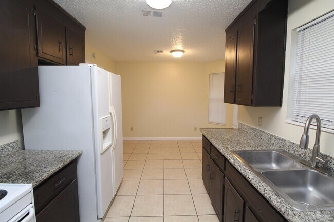 Building Photo - 7859 Bay Meadows Dr