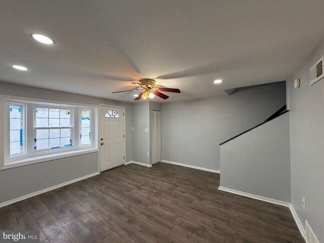 Building Photo - 2004 Kelmore Rd