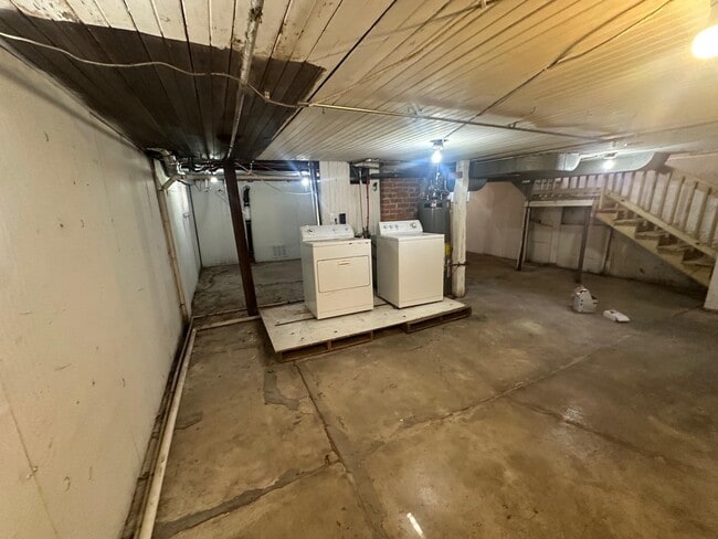 Building Photo - 21 Anderson Ave