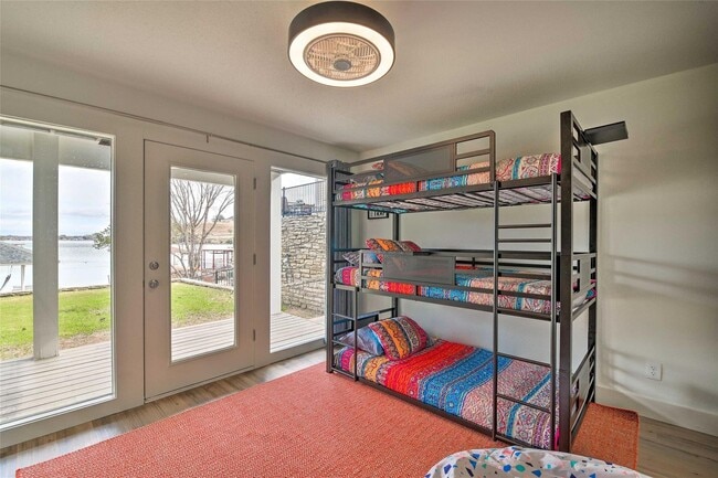 Building Photo - Gorgeous Cove on Main Body Water