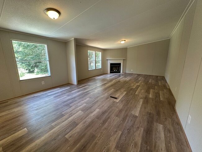 Building Photo - 319 Bridgeview Dr