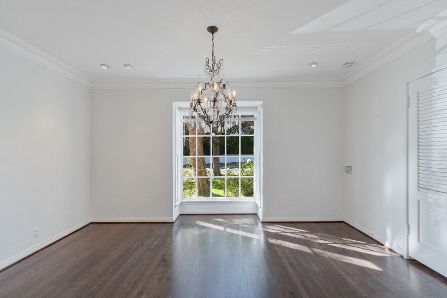 Building Photo - 1604 Pandora Ave