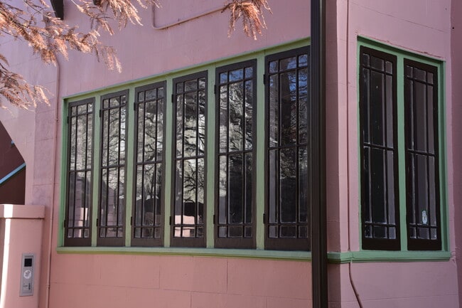 outside view - 2415 Saint Charles Ave