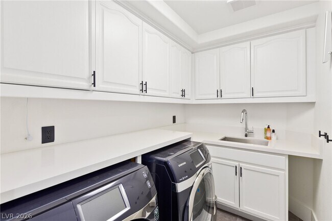 Building Photo - 9301 St James Cir