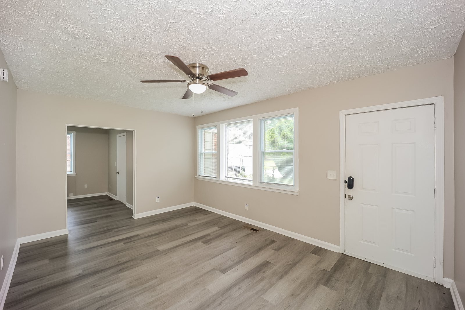 Building Photo - 2711 King St