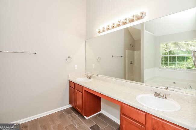 Building Photo - 411 Berkshire Pl