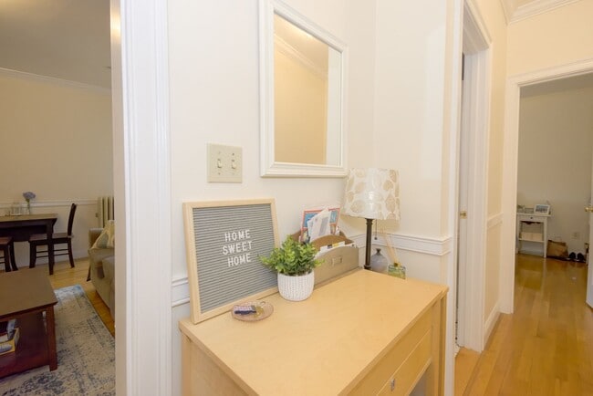 Building Photo - Great Allston 2bed / 1bath available now or January 2026