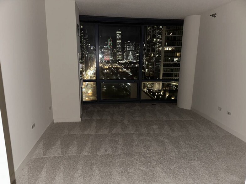 Building Photo - 1279 S Michigan Ave