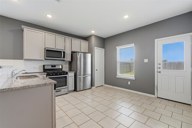 Building Photo - 7422 French Quarter Ct