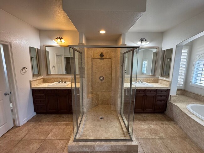 Building Photo - Gorgeous La Costa Executive Home – 5 Bed /...